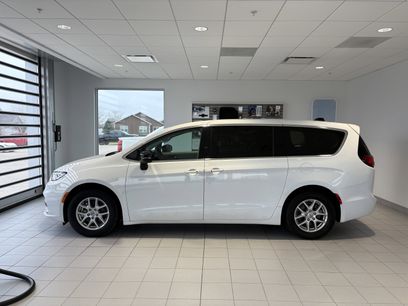 Used 2024 Chrysler Pacifica Touring-L