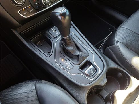 Used 2021 Jeep Cherokee Latitude Lux 80th Anniv w/ Quick Order Package 26U 80TH image 28