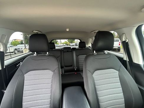 Used 2022 Ford Edge SE w/ Black Appearance Package AWD/4WD image 28