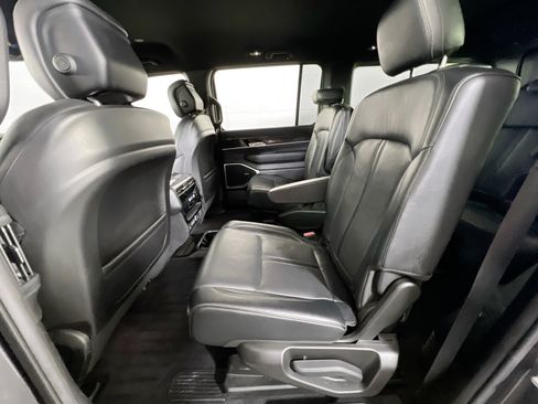 Used 2022 Jeep Wagoneer Series III w/ Flexible Seating Group AWD/4WD image 24