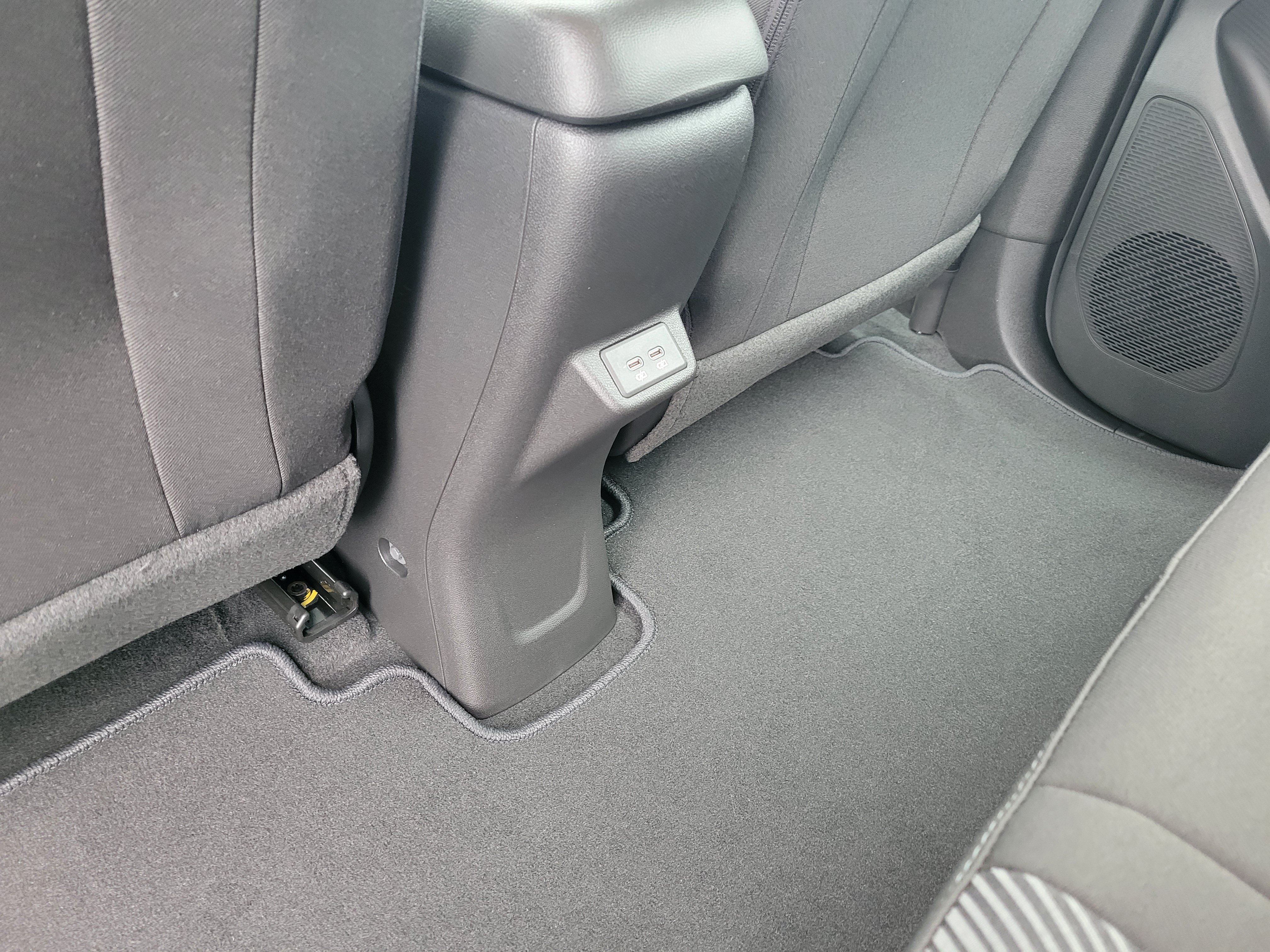 New 2027 Chevrolet Bolt LT w/ Comfort Package FWD image 33