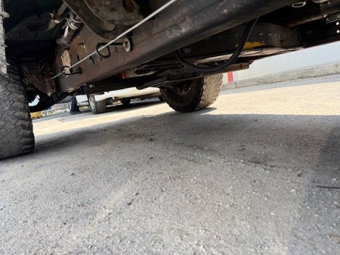 Used 2005 Chevrolet Silverado 2500 LT w/ Heavy-Duty Power Package image 17