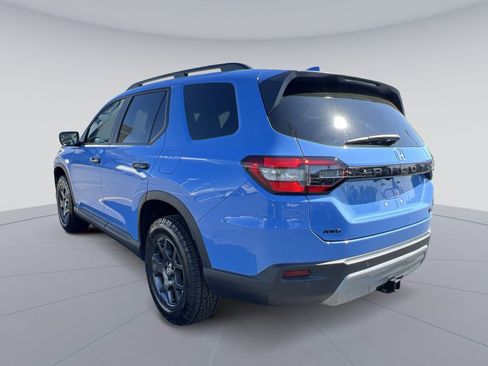 Used 2025 Honda Pilot TrailSport image 7