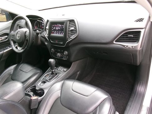 Used 2019 Jeep Cherokee Latitude Plus w/ Comfort/Convenience Group image 21