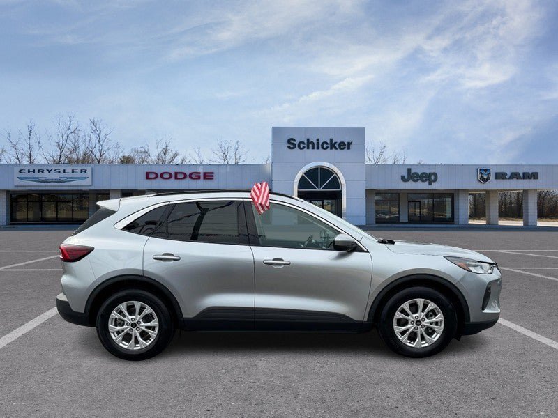 Used 2023 Ford Escape Active w/ Tech Pack #2 FWD image 2