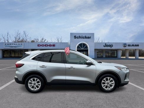 Used 2023 Ford Escape Active w/ Tech Pack #2 FWD image 2