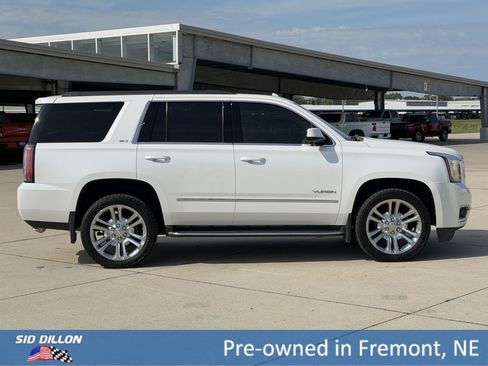 Used 2017 GMC Yukon SLT w/ Premium Edition AWD/4WD image 3