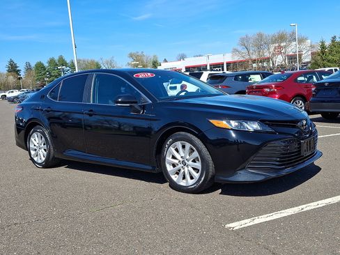 Used 2018 Toyota Camry LE w/ Convenience Package image 1