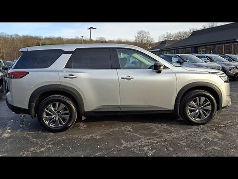 Used 2023 Nissan Pathfinder S image 8