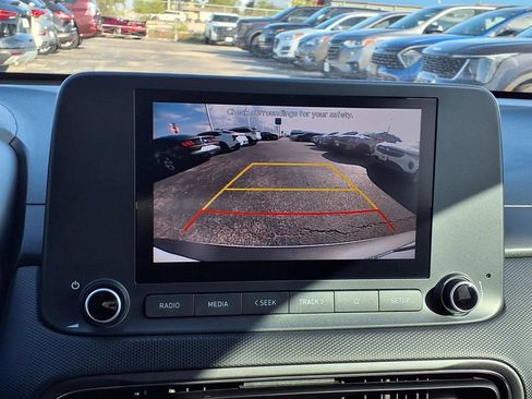 Used 2022 Hyundai Kona SEL w/ Convenience Package FWD image 4