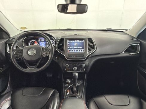 Used 2019 Jeep Cherokee Trailhawk w/ Comfort/Convenience Group AWD/4WD image 15