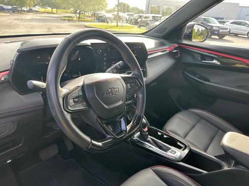 Used 2024 Chevrolet TrailBlazer RS w/ Convenience Package AWD/4WD image 9