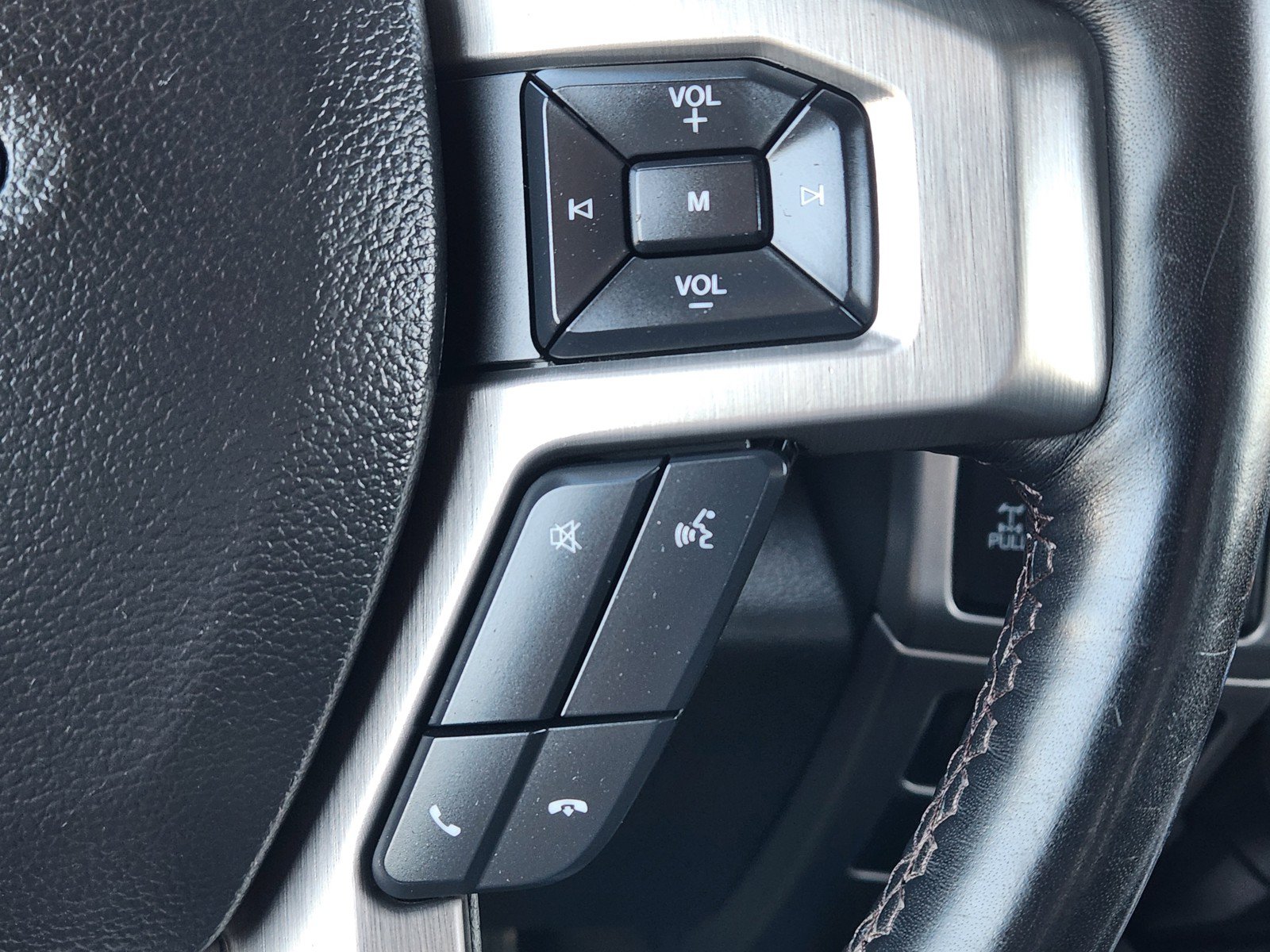 Used 2022 Ford F250 Platinum w/ FX4 Off-Road Package AWD/4WD image 24