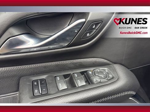 Used 2023 GMC Yukon XL Denali image 10