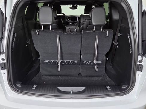 New 2026 Chrysler Pacifica Select image 9
