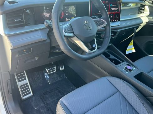 New 2026 Volkswagen Tiguan SE R-Line AWD/4WD image 18