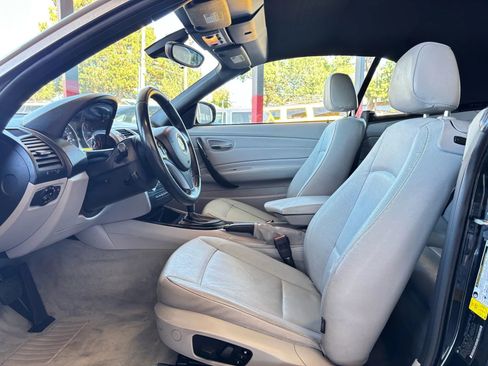 Used 2010 BMW 128i Convertible image 13