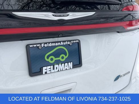 Used 2023 Chrysler Pacifica Limited image 32