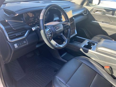 Used 2024 GMC Acadia Elevation image 11