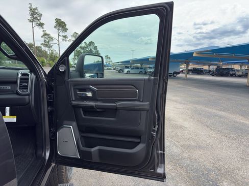 New 2026 RAM 2500 Laramie AWD/4WD image 14