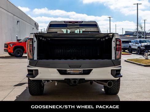 Used 2025 GMC Sierra 2500 AT4 w/ Technology Package image 8