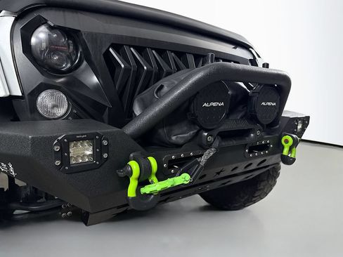 Used 2014 Jeep Wrangler Unlimited Sahara AWD/4WD image 33
