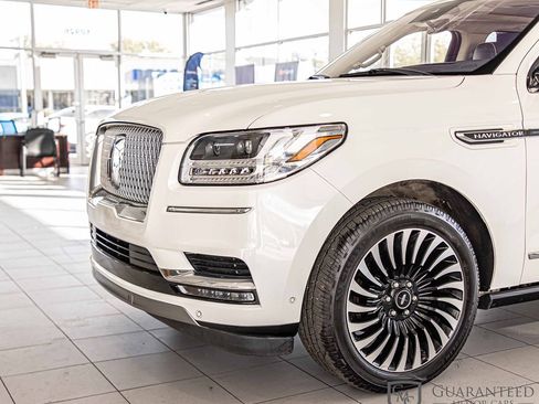 Used 2020 Lincoln Navigator Black Label w/ Cargo Convenience Package image 5