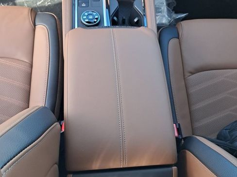 New 2025 Nissan Pathfinder Platinum w/ Cargo Package image 27