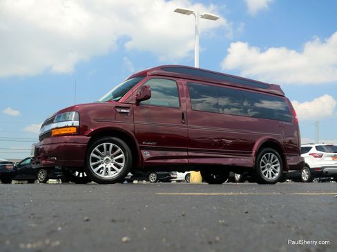 Used 2024 Chevrolet Express 2500 image 15