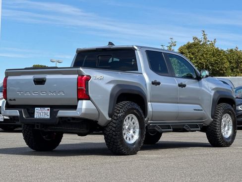 Used 2025 Toyota Tacoma TRD Off-Road w/ TRD Off Road Upgrade Package AWD/4WD image 2