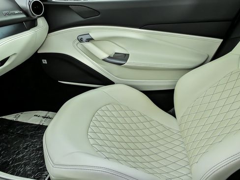 Used 2020 Ferrari F8 Tributo RWD image 35