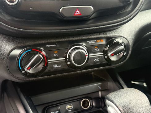 Used 2025 Kia Soul LX w/ LX Technology Package FWD image 23