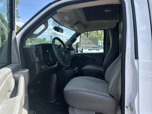 New 2025 Chevrolet Express 3500 Work Van w/ Power Convenience Package image 18