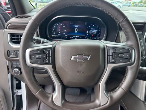 Certified 2023 Chevrolet Suburban Z71 w/ Luxury Package AWD/4WD image 13