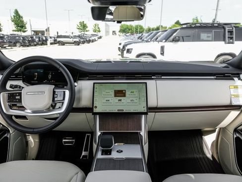 New 2026 Land Rover Range Rover Long Wheelbase SE AWD/4WD image 16