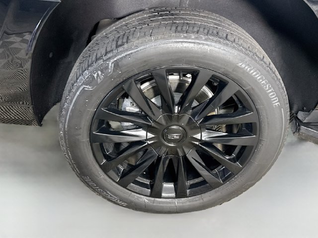 Used 2023 Cadillac Escalade Premium Luxury RWD image 32