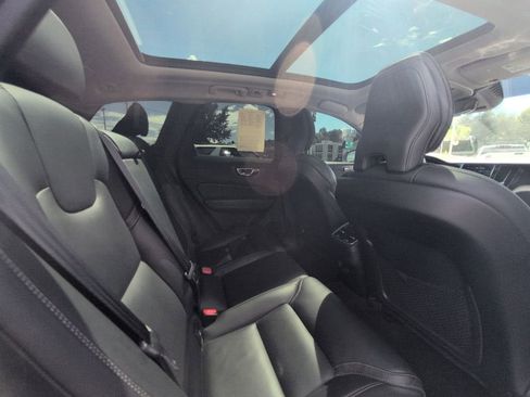 Used 2022 Volvo XC60 B5 Inscription w/ Advanced Package image 30