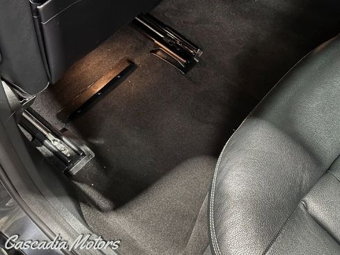 Used 2014 Mercedes-Benz E 550 4MATIC Sedan image 25