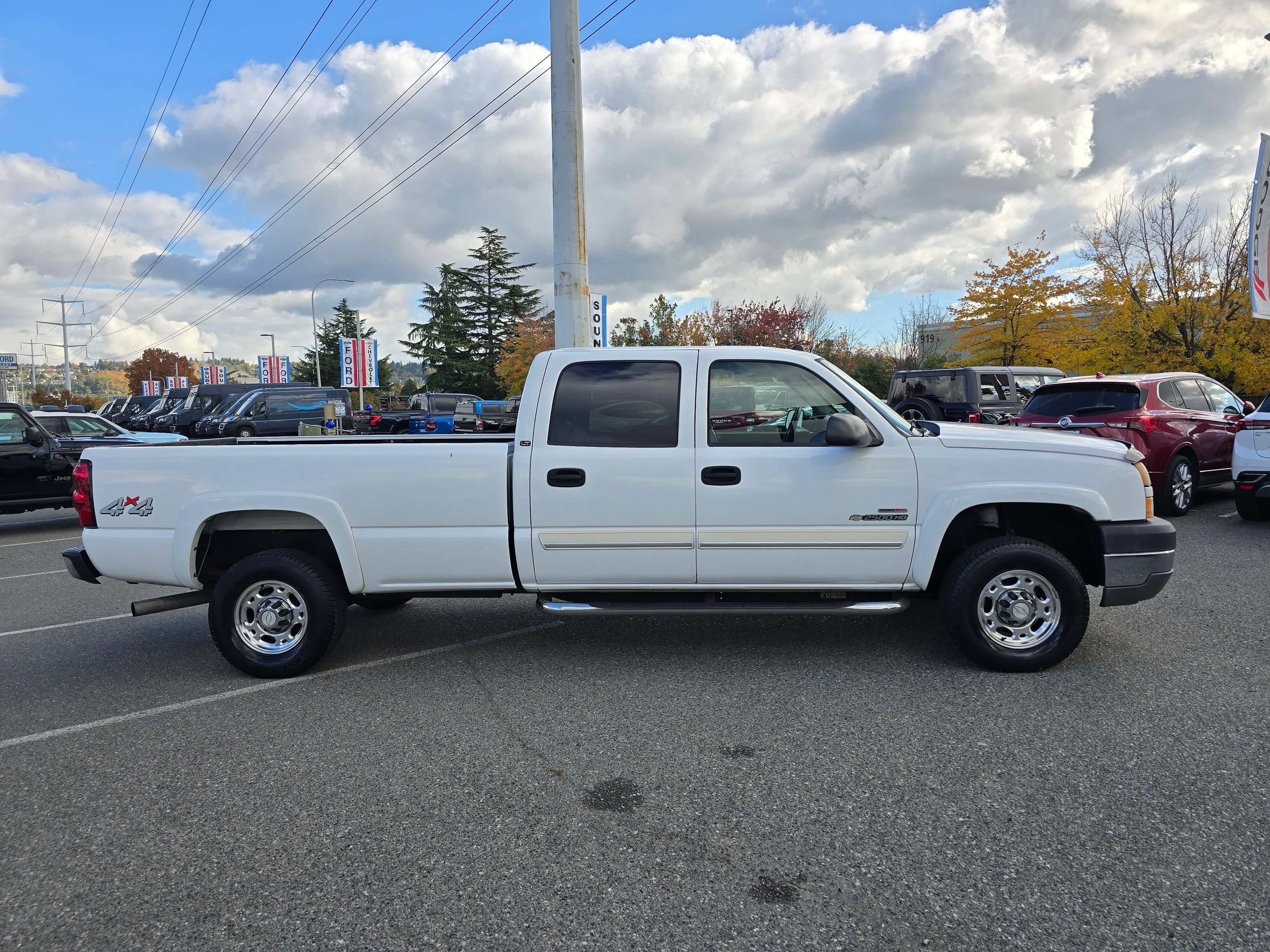 Used 2005 Chevrolet Silverado 2500 LT w/ Heavy-Duty Power Package AWD/4WD image 6