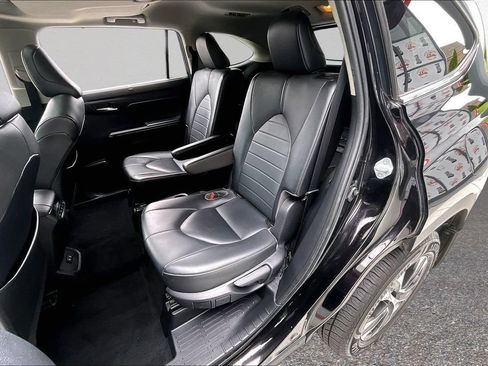 Used 2021 Toyota Highlander XLE AWD/4WD image 22