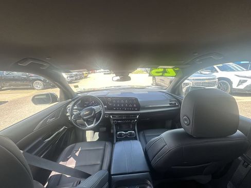 Used 2025 Chevrolet Traverse LT FWD image 26