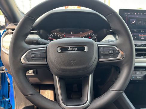 Used 2025 Jeep Compass Limited AWD/4WD image 29