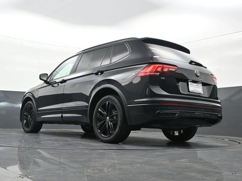Used 2022 Volkswagen Tiguan SE R-Line FWD image 31