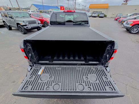 Used 2025 Nissan Frontier SV w/ SV Convenience Package image 43