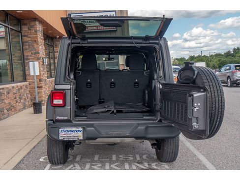 Used 2022 Jeep Wrangler Unlimited Sport image 32