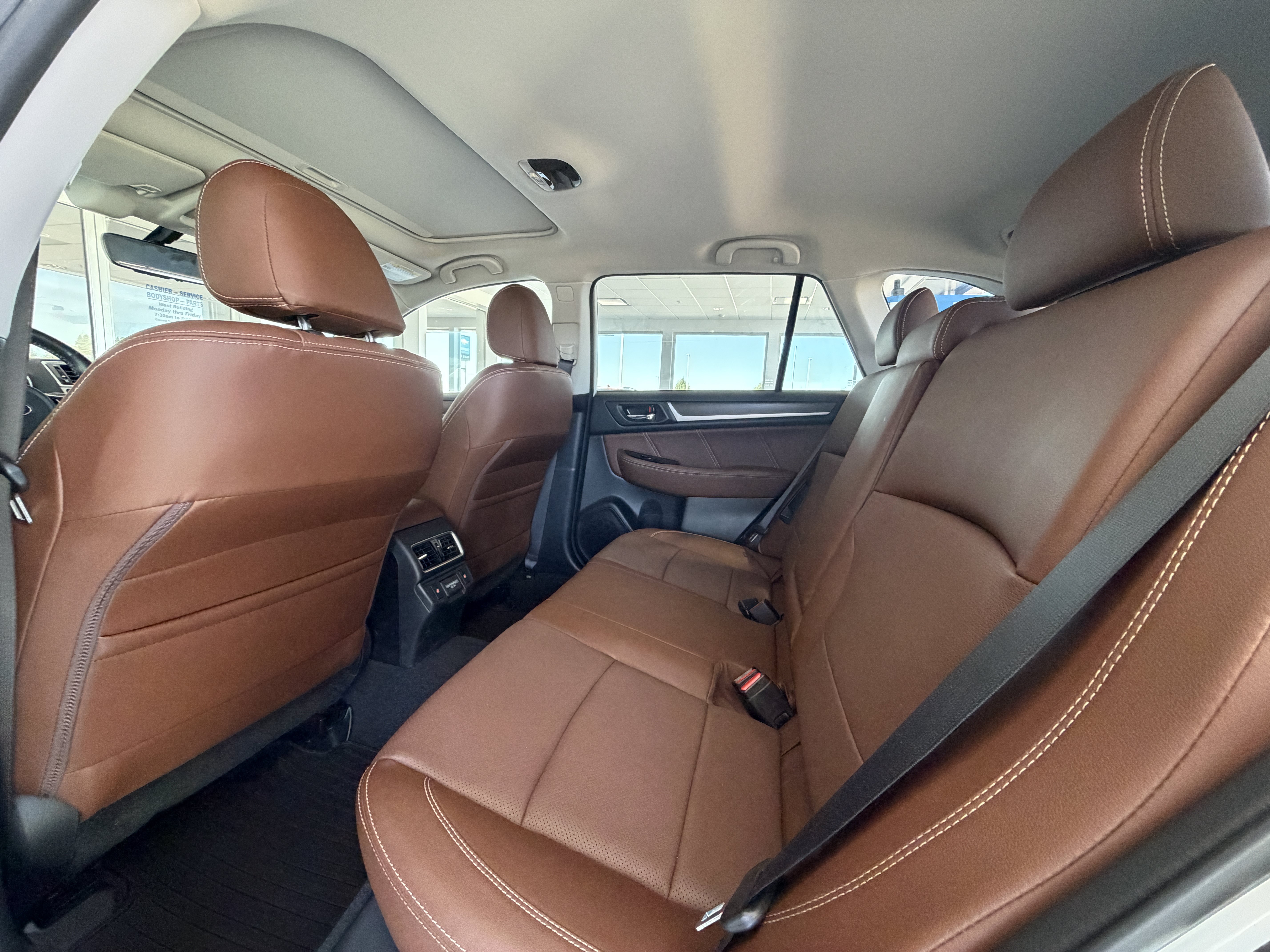 Used 2018 Subaru Outback 2.5i Touring AWD/4WD image 17