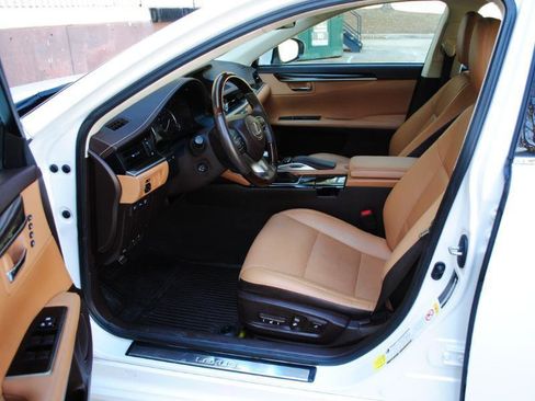 Used 2017 Lexus ES 350 Premium w/ Navigation System Package image 4