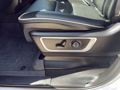 Used 2024 RAM 1500 Laramie AWD/4WD image 15