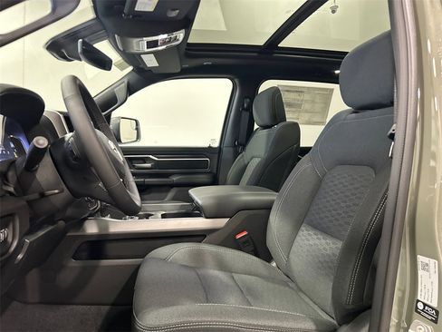 New 2026 RAM 1500 4x4 Crew Cab image 15
