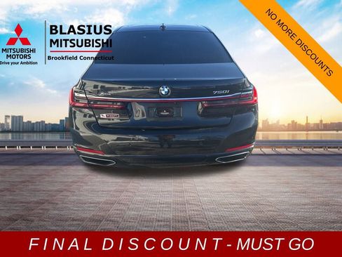 Used 2021 BMW 750i xDrive w/ Executive Package image 5